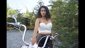 Сексуальные красотки на мотоцикле